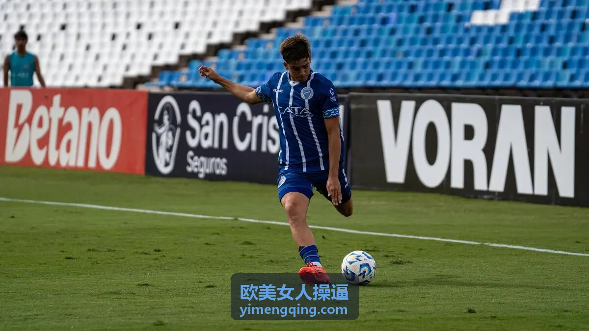 欧美女人操逼熟女女神封面 Alexis